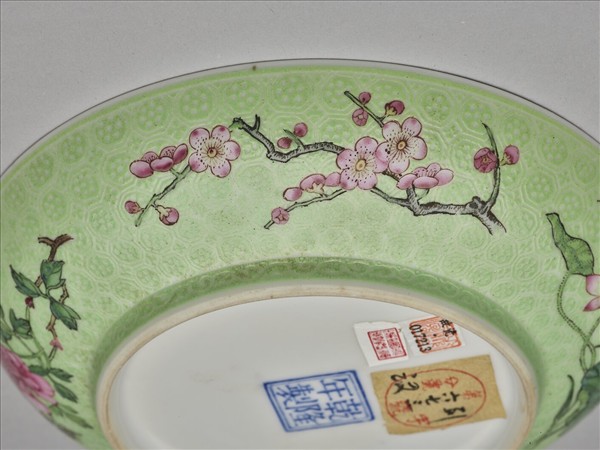 琺瑯彩綠地剔花四季花卉碟