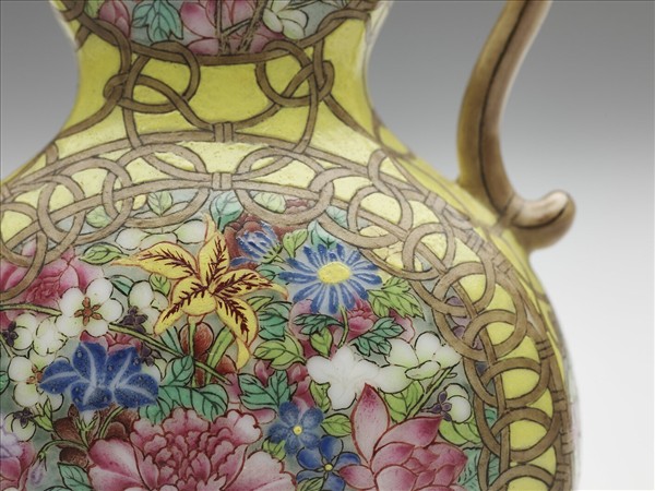 琺瑯彩開光花卉雙耳葫蘆瓶