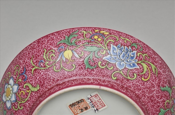 洋彩紅錦地三多紋碟