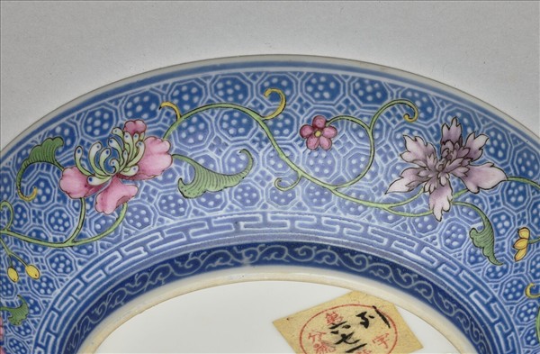 琺瑯彩藍錦地瓜瓞紋碟