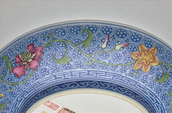 琺瑯彩藍錦地瓜瓞紋碟