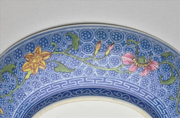 琺瑯彩藍錦地瓜瓞紋碟