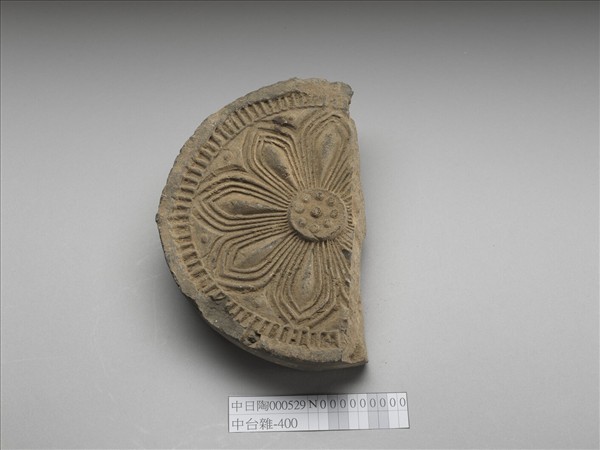 花卉紋瓦當殘片