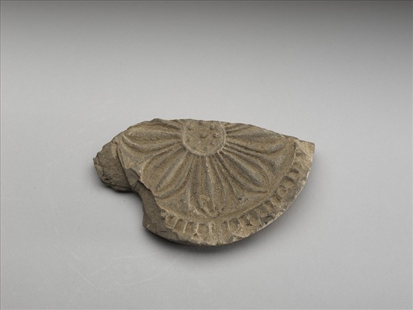 花卉紋瓦當殘片