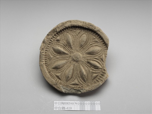 花卉紋瓦當殘片