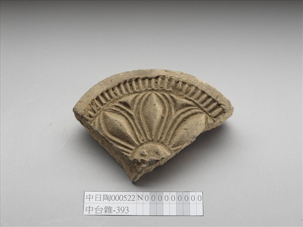 花卉紋瓦當殘片