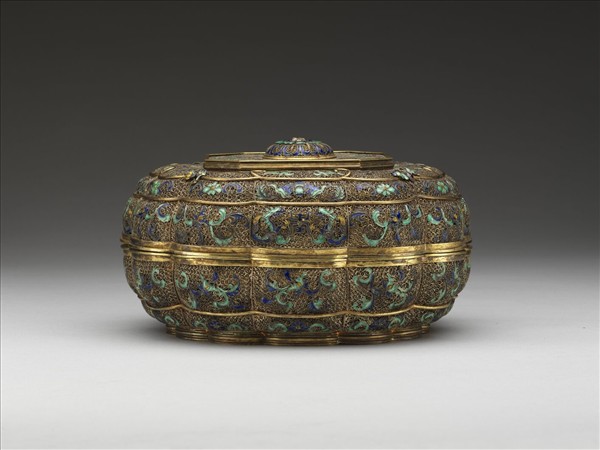 內填琺瑯纍絲福壽卷草紋瓣式盒