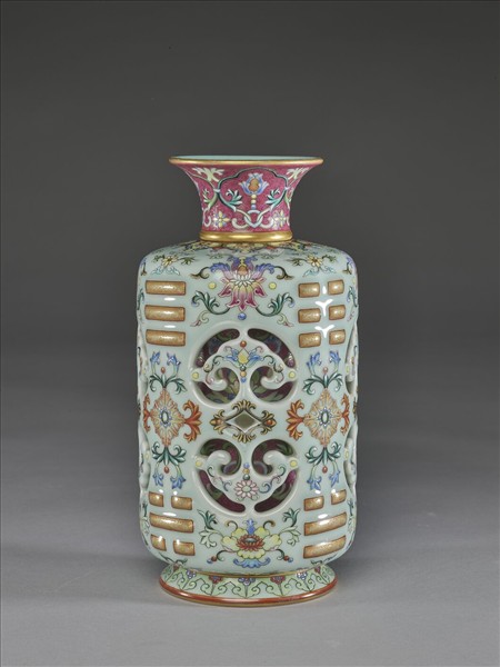 洋彩八卦如意轉頸瓶