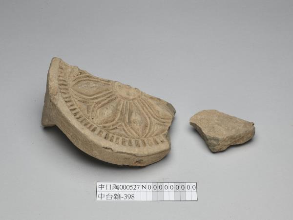 花卉紋瓦當殘片