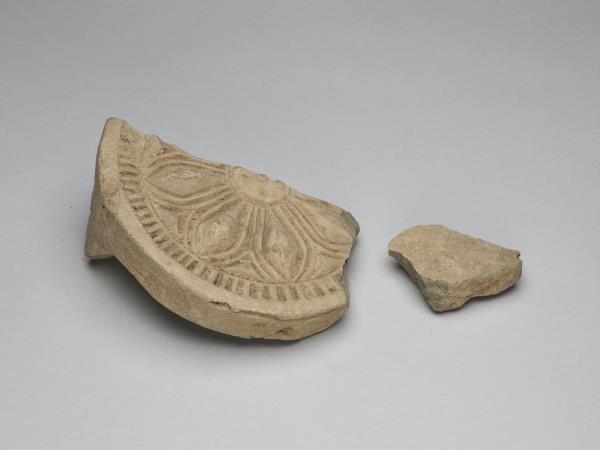 花卉紋瓦當殘片