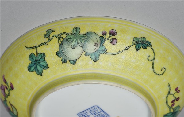 琺瑯彩黃錦地瓜果碟