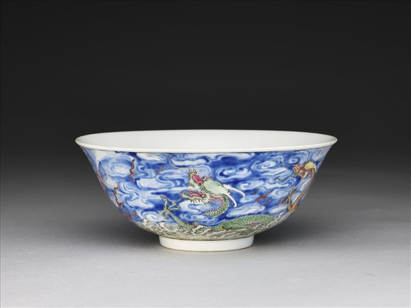 洋彩雲龍碗