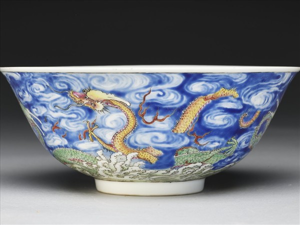 洋彩雲龍碗