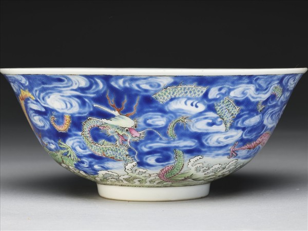 洋彩雲龍碗