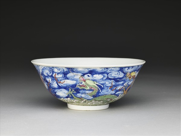 洋彩雲龍碗