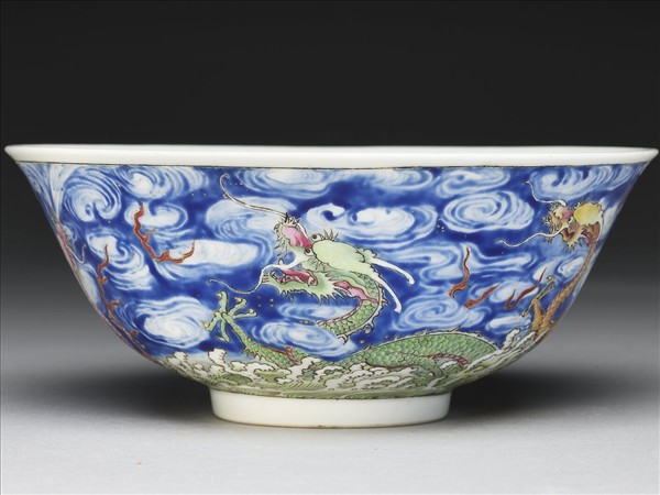 洋彩雲龍碗