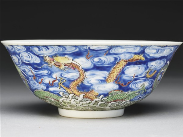 洋彩雲龍碗