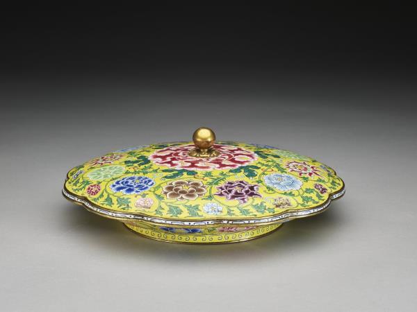 銅胎畫琺瑯西番花蓋盤- 故宮