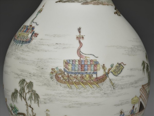 琺瑯彩龍舟圖膽瓶