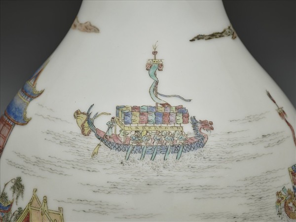 琺瑯彩龍舟圖膽瓶