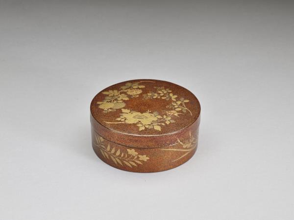 牡丹菊蒔繪圓盒