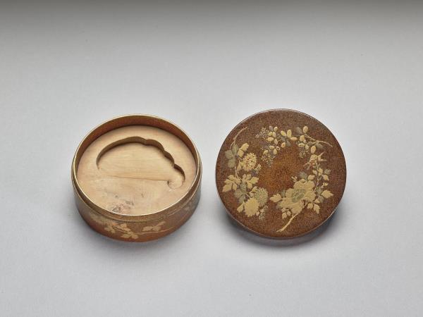 牡丹菊蒔繪圓盒