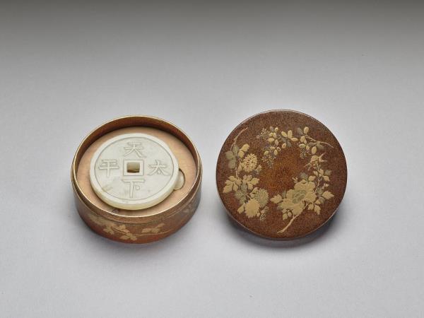 牡丹菊蒔繪圓盒