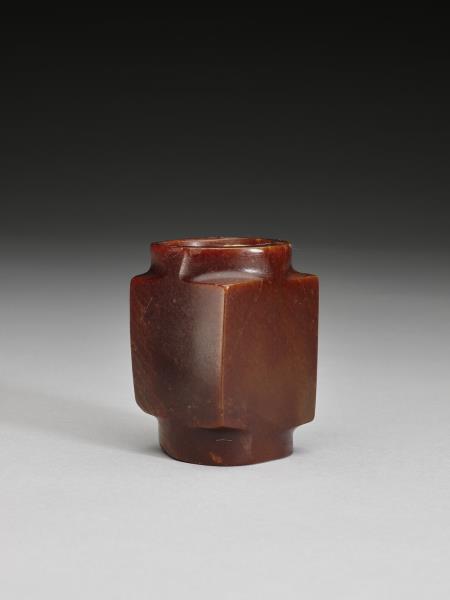 六禮儀の具：玉琮 A large archaic mottled jade cong, Neolithic period