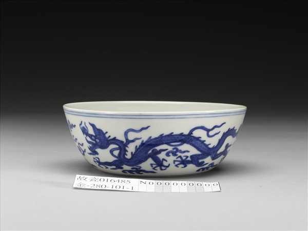 青花雲龍紋碗