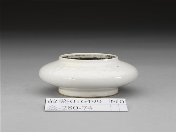 白瓷印花菊花紋水盛