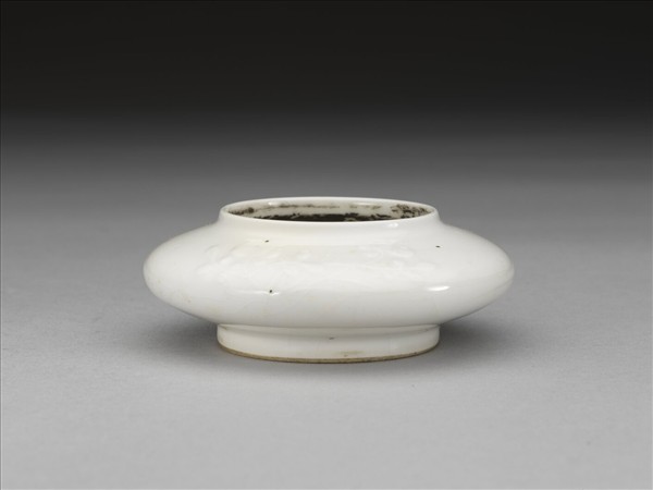 白瓷印花菊花紋水盛