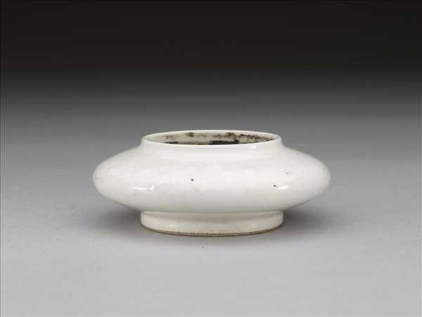 白瓷印花菊花紋水盛