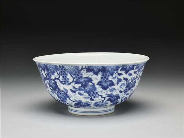 青花葡萄松鼠紋碗