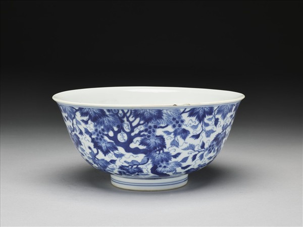 青花葡萄松鼠紋碗