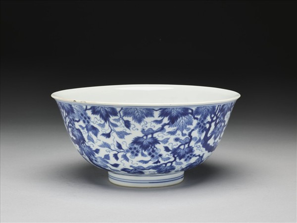 青花葡萄松鼠紋碗