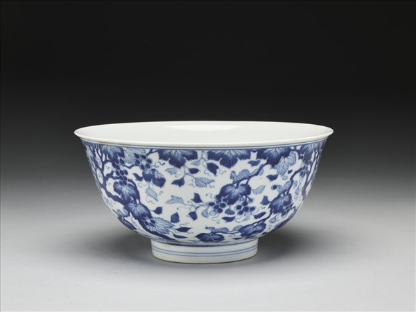 青花葡萄松鼠紋碗