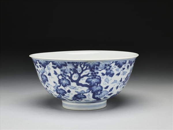 青花葡萄松鼠紋碗