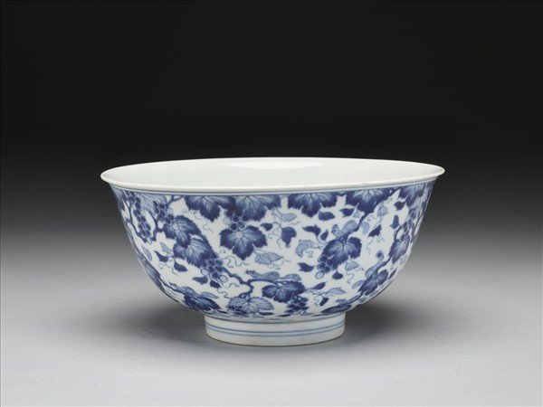 青花葡萄松鼠紋碗