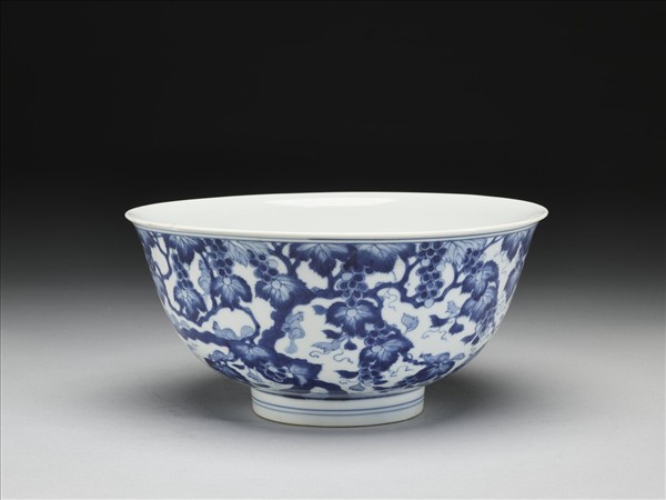 青花葡萄松鼠紋碗