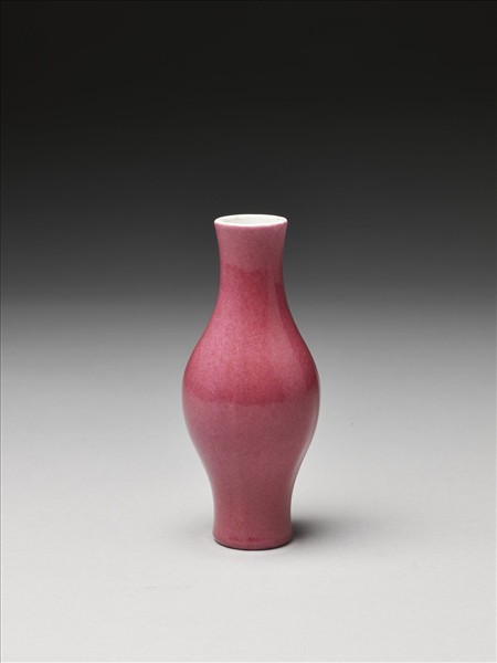 胭脂紅釉海棠式瓶