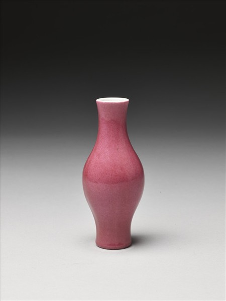 胭脂紅釉海棠式瓶