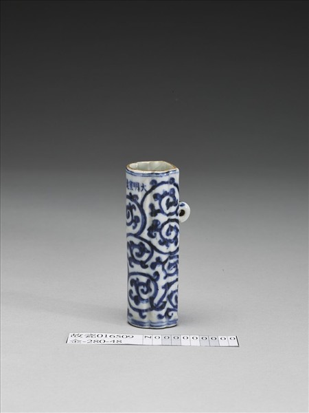 青花卷草紋鳥食瓶