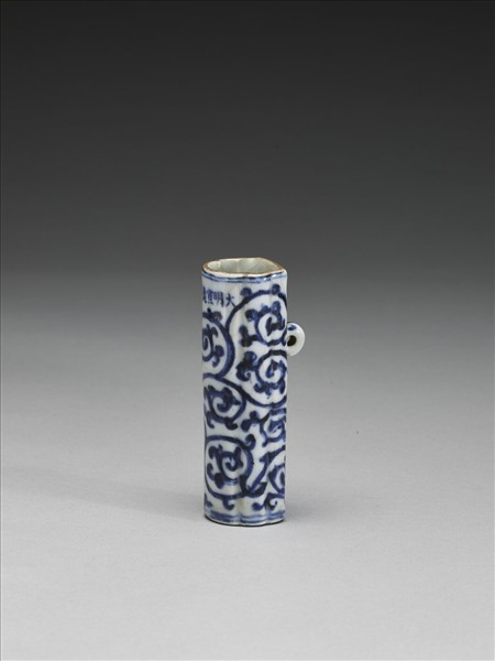 青花卷草紋鳥食瓶