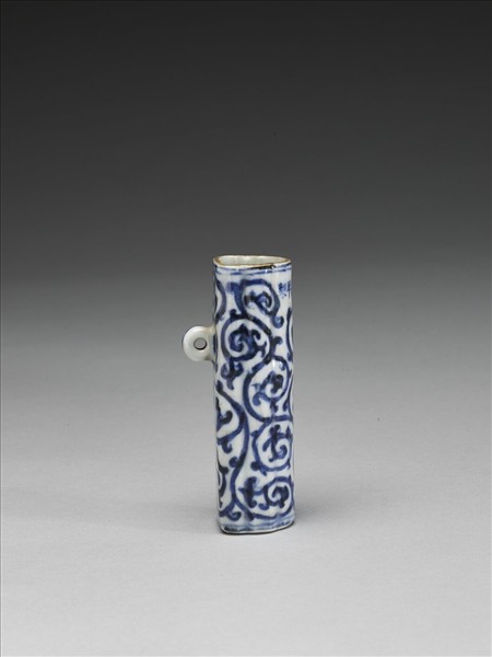 青花卷草紋鳥食瓶