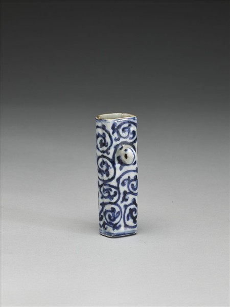 青花卷草紋鳥食瓶