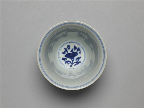 青花八卦紋仰鐘式杯