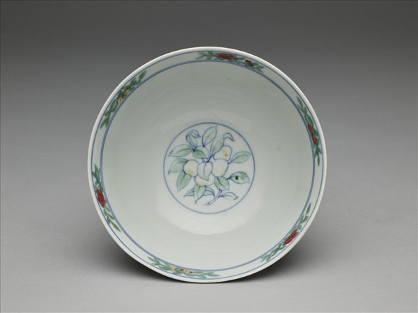  鬥彩四季團花果碗