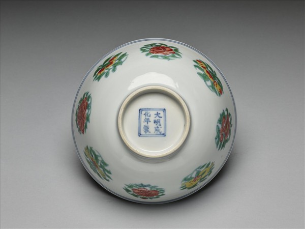  鬥彩四季團花果碗