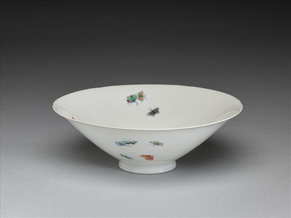 鬥彩花蝶紋葵口碗