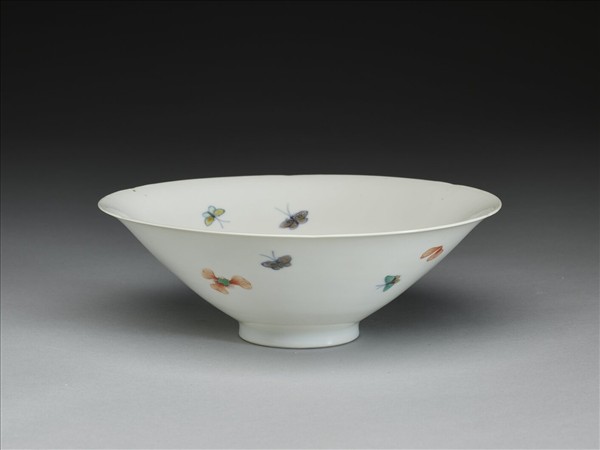 鬥彩花蝶紋葵口碗